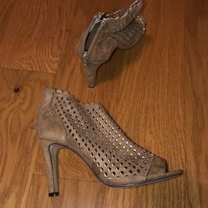 Pierre Dumas cut out heels 7 1/2